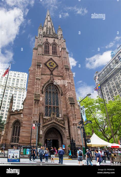 New York City Usa June 8 2017 View Of Trinity Church In Lower