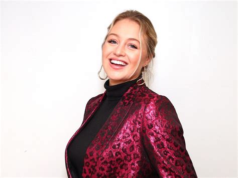 Model Iskra Lawrence Opens Up About Body Image In Pregnancy Video The