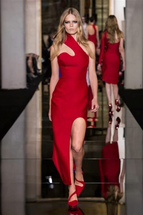 Atelier Versace Spring 2015 The Curve Of Couture Fashion Gone Rogue