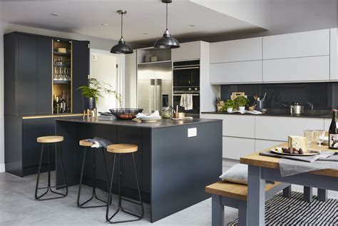 This Stunning Kitchen Features Ultra Sleek Handleless Cabinetry From