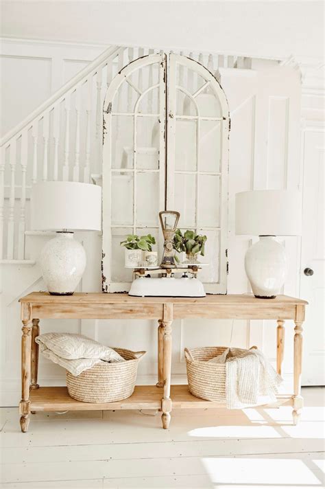 Simple And Clean Cottage Style Entryway Entryway Table Decor Foyer