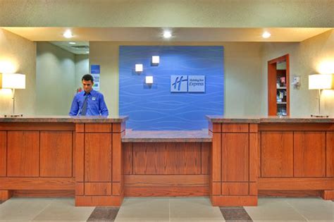 Holiday Inn Express And Suites Newmarket Hotel In Newmarket Ontario