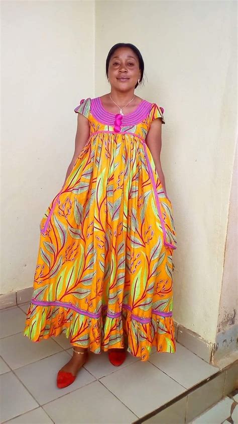 Le pagne africain cool idée comment s'habiller aujourd'hui beau ensemble tailleur en pagne ce sont les hommes que les femmes mais la dentelle est beaucoup modèles de robes c'est parce que j'espère vous donner envie de vous lancer si ce n'est pas déjà fait de créer votre. Kaba courte manche en 2019 | Robe africaine, Mode africaine robe et Robe en pagne africain