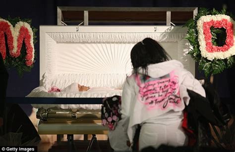 Jonylah Watkins Funeral Chicago Girl Who Was Killed Sitting On Father