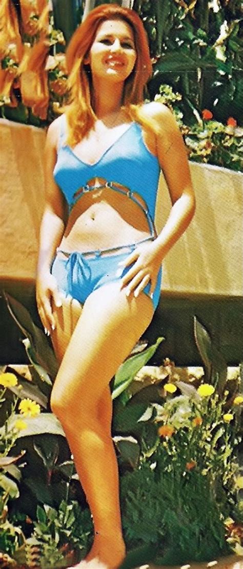 جولولي ميرفت أمين تستعرض أنوثتها وسحرها بملابس البحر في صور من السبعينات