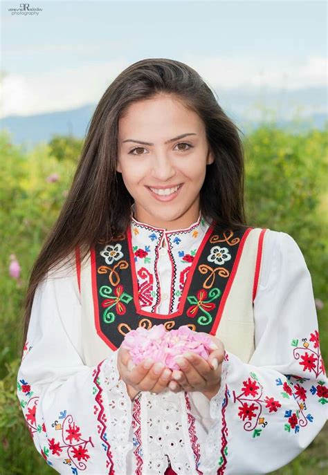 Beleza Eslava Bulgarian Women Costumes Around The World Folk Fashion