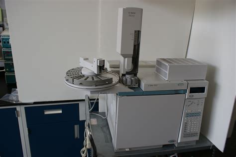 Agilent 6890n Gas Chromatograph With Agilent 7683 Series Autosampler