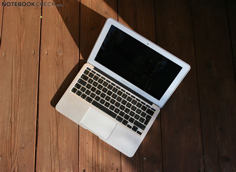 Review Apple Macbook Air 11 Inch 2010 Subnotebook