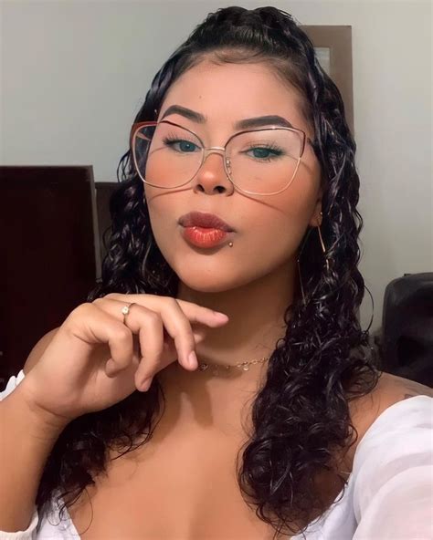 Flávia Rayllas Instagram Profile Post “🤓” Cat Eye Glass Girl Fashion