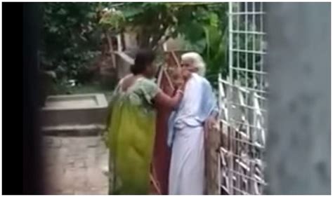 Viral Video न सांगता फूल तोडल्याने सुनेची सासूला जबर मारहाण Kolkata