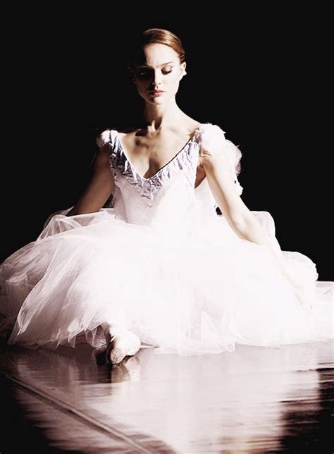 The psychological thriller black swan, set in the world of new york city ballet, follows nina (natalie portman), a ballerina whose is completely obsessed. Natalie Portman in Black Swan | Black swan, Natalie ...