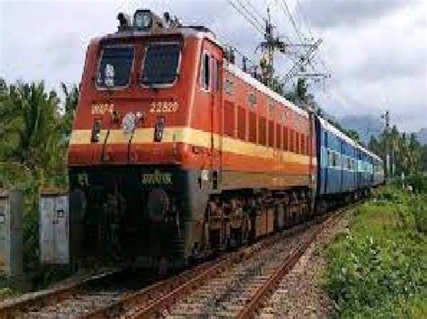 arrangement of 1300 berths in 18 trains with additional coaches 18 ट्रेनों में अतिरिक्त कोच