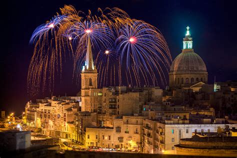Malta Valletta Feuerwerk Karmeliter Kirche Alu Dibond
