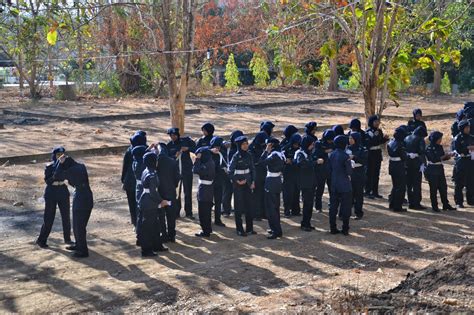 Selain daripada tiga kategori di atas terdapat juga pasukan badan beruniform. KOR KADET POLIS SM SAINS POKOK SENA: Kursus Anggota ...