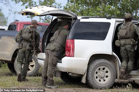 canadian police reveal manhunt for teenage murder suspects could take weeks daily mail online