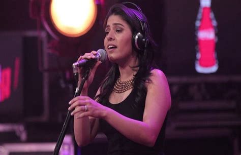 Sunidhi Chauhan ने 4 साल की उम्र से शुरू किया गाना 18 साल की उम्र में
