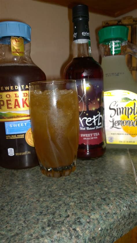 The refreshing basil mixed with the sweet tangy lemonade just screams refreshing! Sweet tea vodka with lemonade | Sweet tea vodka, Sweet tea ...