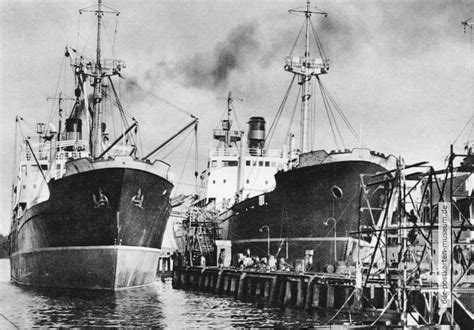 Frachtschiffe Im Überseehafen Von Rostock Das Tor Zur Welt 1960
