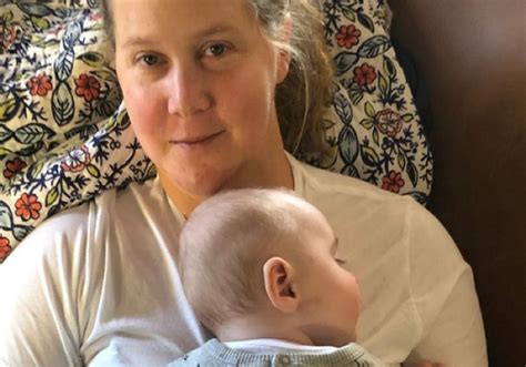 Amy Schumer Embraces Her C Section Scar In Naked Mirror Selfie Shemazing