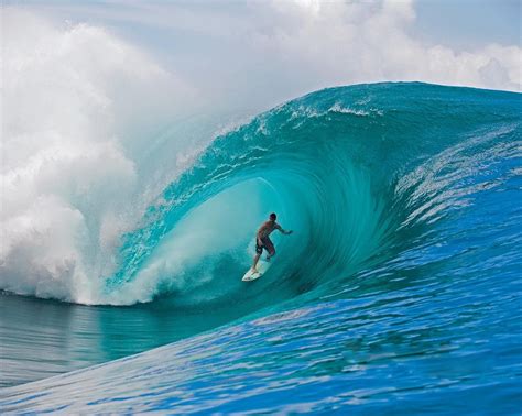 Big Surf Download Big Waves Wallpaper Beating The Wave Surfhair