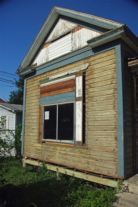 My house siding is 70 years old and the south exposure pieces are cupped. Dignowity Hill Restoration-Another Old House: Removing the ...