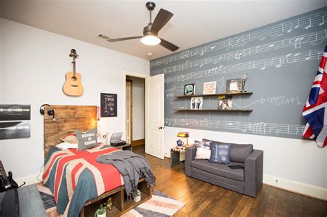 The decorating transition can in fact, with a little guidance, decorating a teenager's bedroom offers a rare ability to blend all aspects of life. Music-Inspired Teen Bedroom With British Flag Decor | HGTV