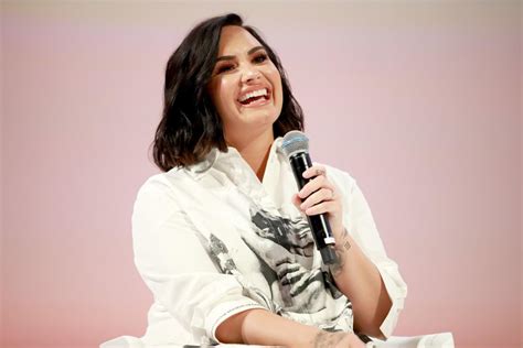 demi lovato denies that she was seen drinking and smoking