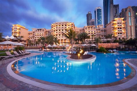 Our naturally service minded crew are at your service at the swimming pool, restaurants and spacious spa. The Westin Dubai Mina Seyahi Beach Resort & Marina | Dubai.de