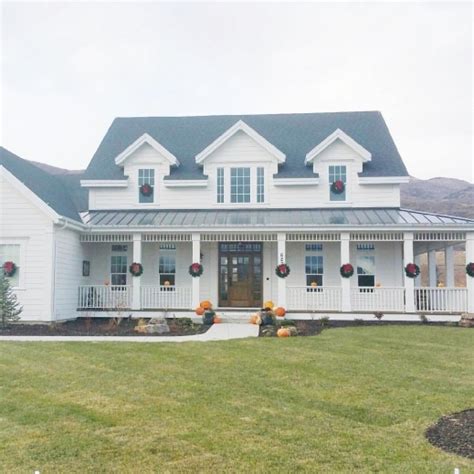 Going back in time, the american farmhouse reflects a simpler era when families gathered in the open kitchen and living room. Modern 4 Bedroom Farmhouse Plan | Zion Modern House