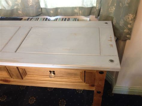 WHAT A GREAT WAY TO COVER SCRATCHES AND MARKS. CHALK PAINT THE TOP ONLY