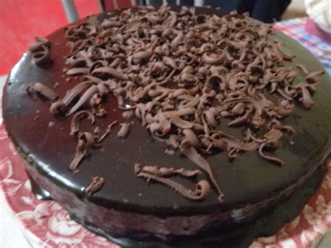 Kue kukus coklat ini tentunya memiliki ciri khas warna dan rasa coklat dengan memiliki tekstur yang sangat lembut dan juga empuk. FeezaLovelyKitchen♥: KEK COKLAT LEMBAB (kukus)