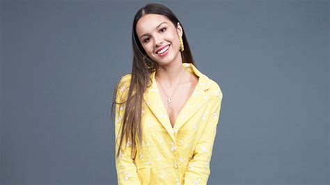 Olivia Rodrigo Graduates High School See Her Peace Out In New Pic