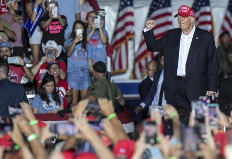 Trump Texas Rally Trump Takes Jabs At Beto Teases 2024 Run