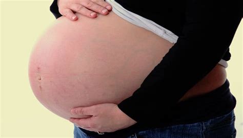 8 saker som bara gravida kvinnor med stora magar förstår