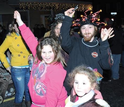 Dillsburg Pickle Drops Ring In New Year