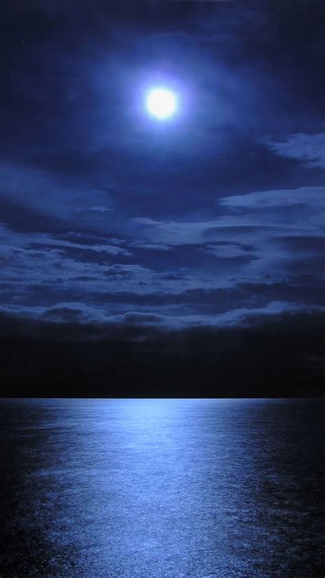 月夜の湖 Iphone Xの壁紙がダウンロードし放題 綺麗 景色 絶景 壁紙 美しい風景写真