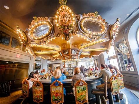 22 Must Visit Bars In New Orleans French Quarter Restaurants New