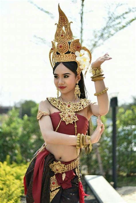 ปักพินในบอร์ด Asian Dance