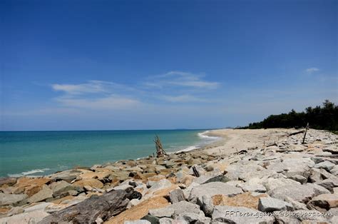 Warong pok nong, warung di kuala terengganu yang anda wajib singgah untuk menikmati makanan laut celup tepung yang awesome. Pantai Teluk Ketapang ~ RumohStay Salmah