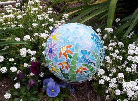 Marvelous Easy 25 Diy Glass Yard Art Design Ideas For Your Garden