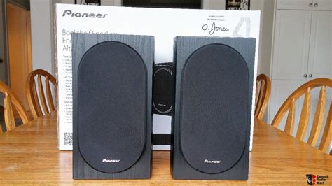 Pioneer Sp Bs22 Lr Bookshelf Speakers Photo 1565869 Canuck Audio Mart