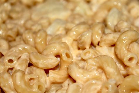 Fancy, designer mac and cheese often costs forty or fifty dollars to prepare when you have so many exotic and expensive cheeses, but they aren't always the best tasting. Recipes Under 400 • Simple Macaroni and Cheese one serving ...