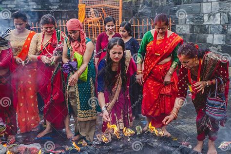 Hindu Women Offer Prayers At The Pashupatinath Temple During Teej Festival Editorial Photography