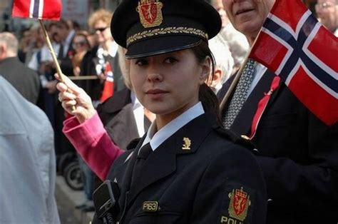 35 Police Women From Across The Globe Policières De Différents Pays