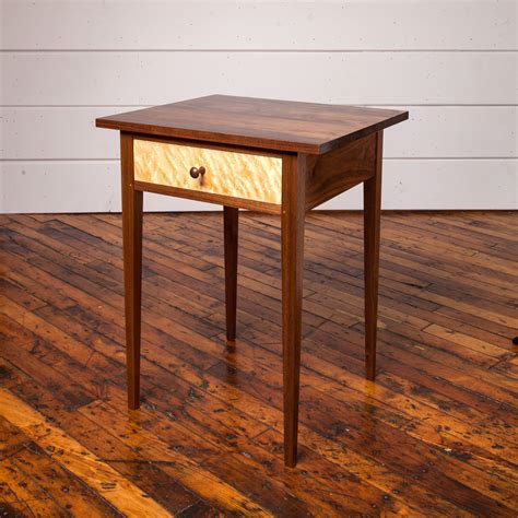 Over the past few weeks i've developed an obsession with side tables. Simple Shaker Style. Handmade. I Love this design as a ...