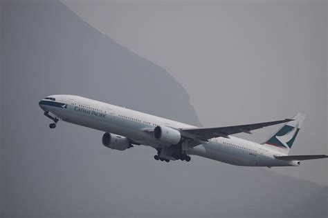Two Cathay Pilots Suffer Loss Of Vision During Flights