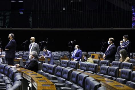 Plenário pode votar hoje MP sobre benefício a trabalhador com salário