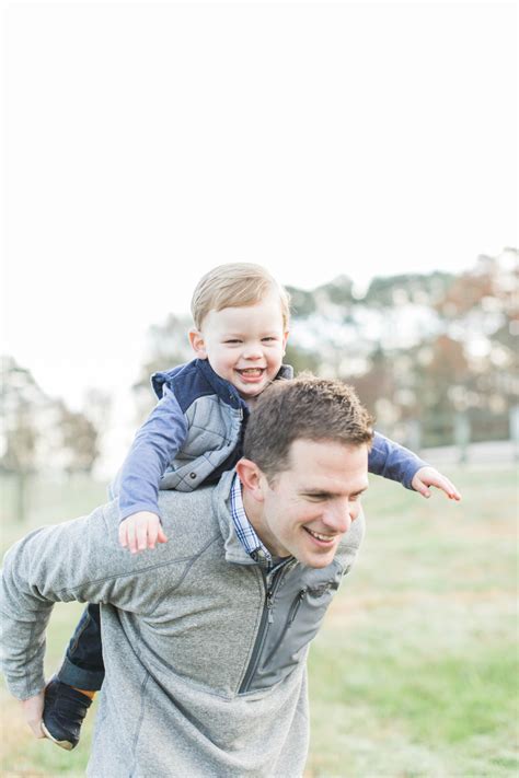 3 Tips for Family Photos with Little Kids - The Small Things Blog