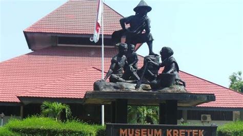 Musiyum krètèk) adalah sebuah museum yang terletak di kudus, jawa tengah, indonesia. Liburan ke Kudus? Jangan Lupa Mampir Museum Kretek, HTM Cuma Rp 2 Ribu, Akan Ada Wahana Baru ...