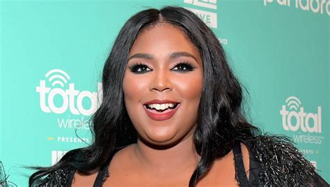 Lizzo Strips Off Her Clothes Shares Completely Unretouched Photo For A